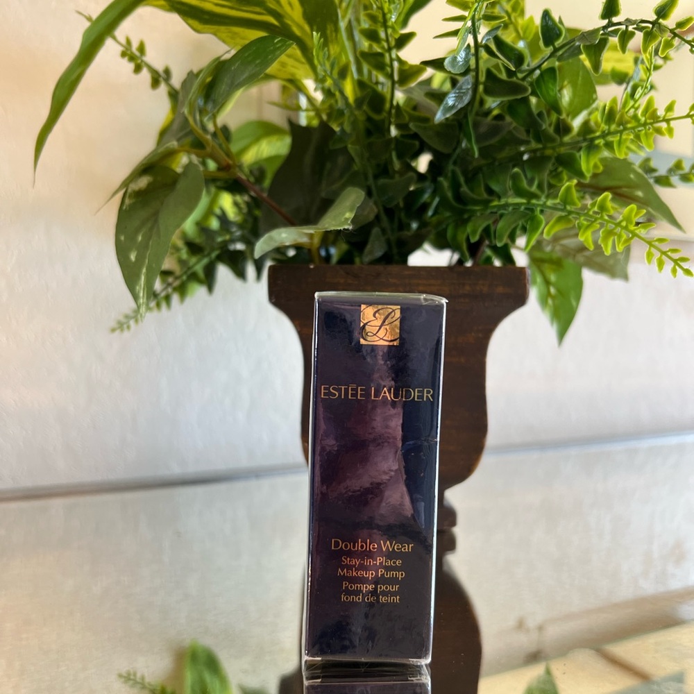 New Estée Lauder Double Wear Stay-in-Place Makeup Pump, SEALED IN RETAIL BOX